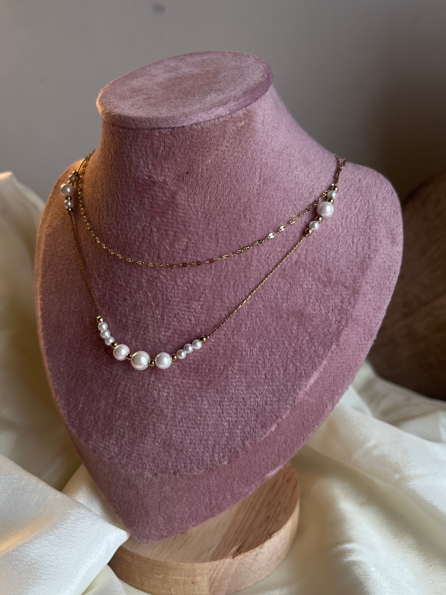 Double layered Pearl sleek chain