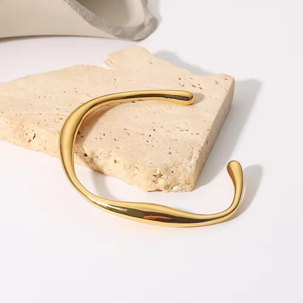 Curve Cuff