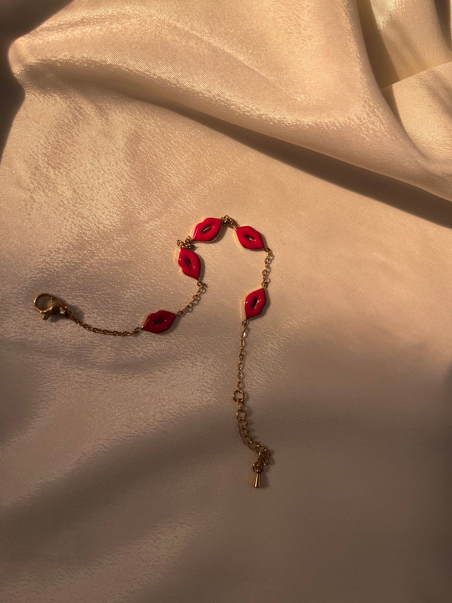 Lip bracelet