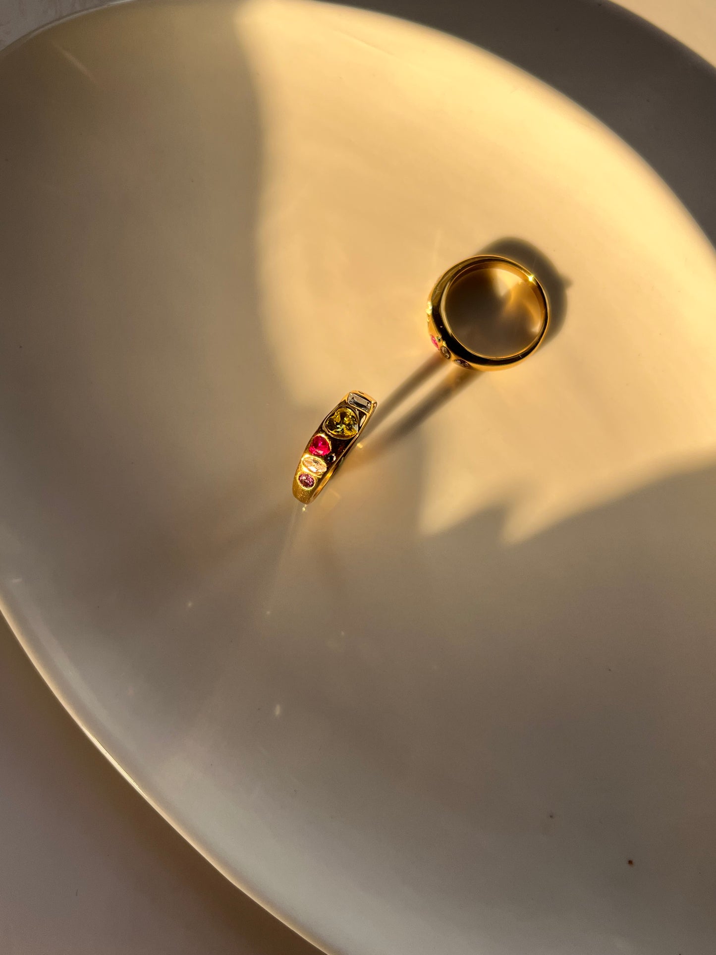 Multi colour stones ring