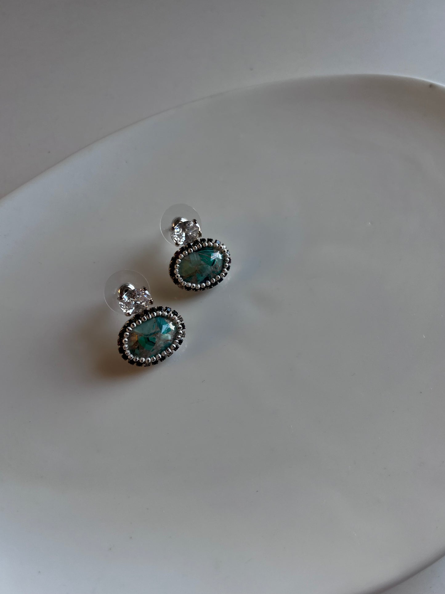 Base Green stone studs