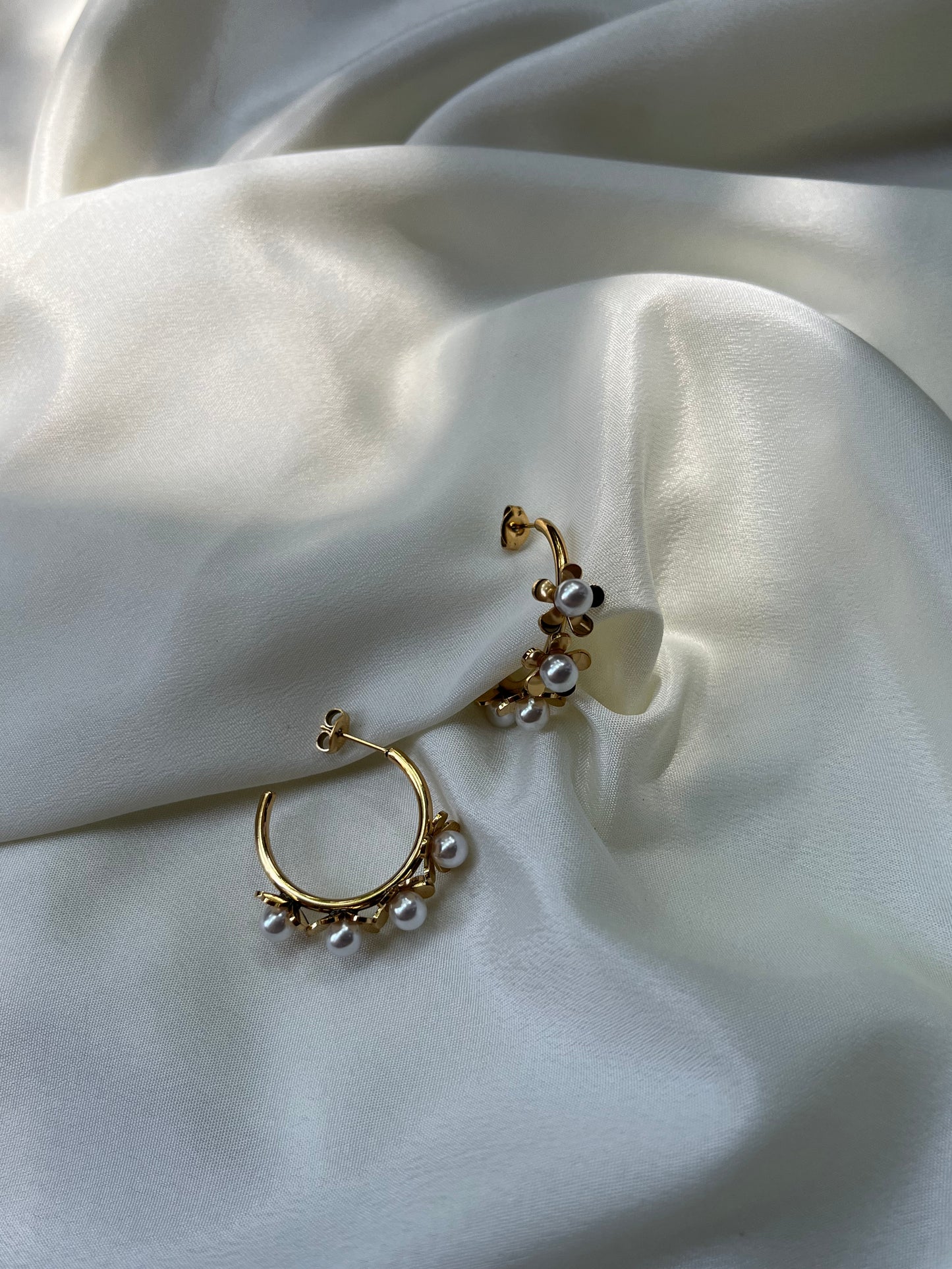 Daisy Pearl Hoops