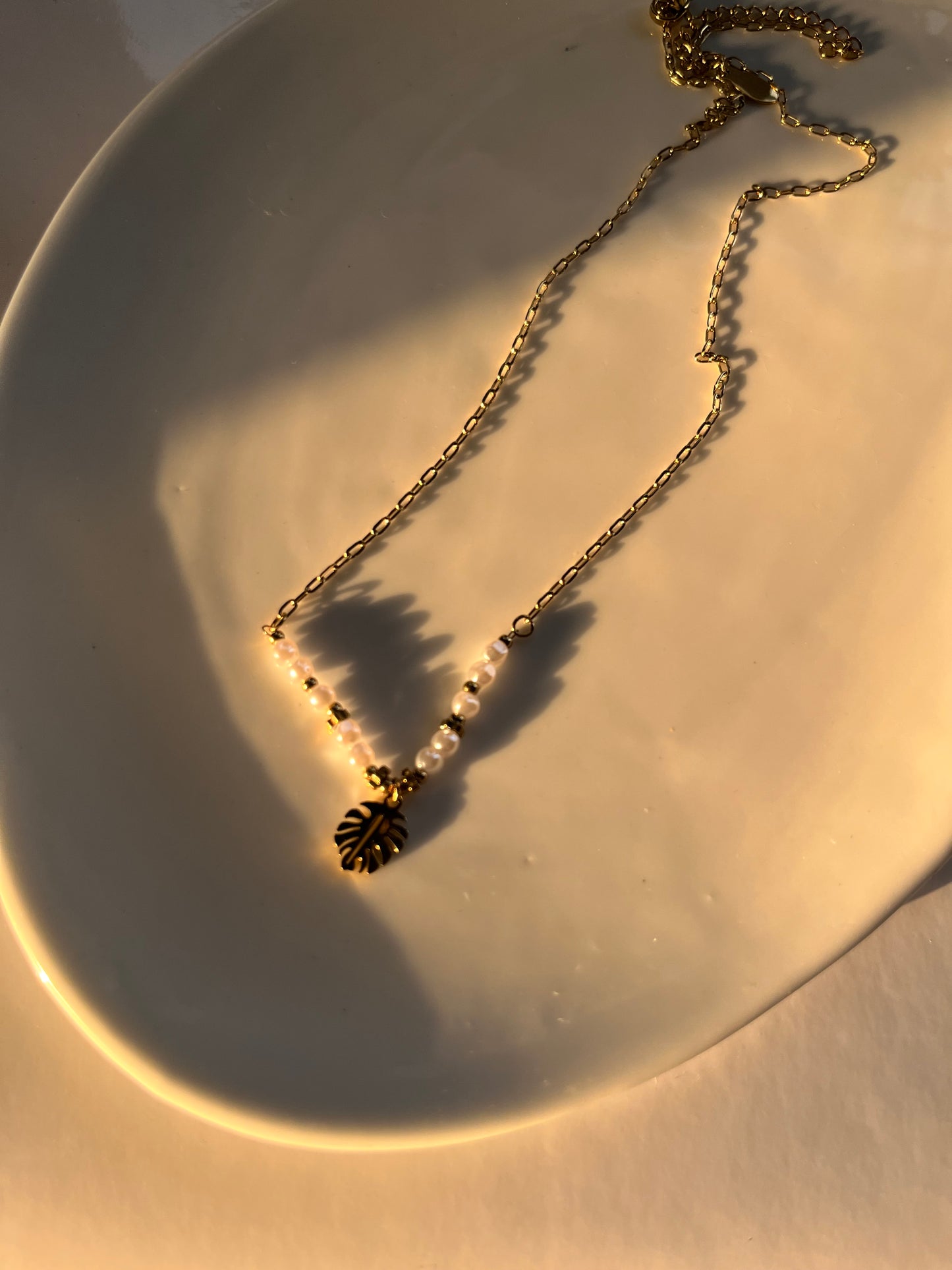 Leaf with pearl