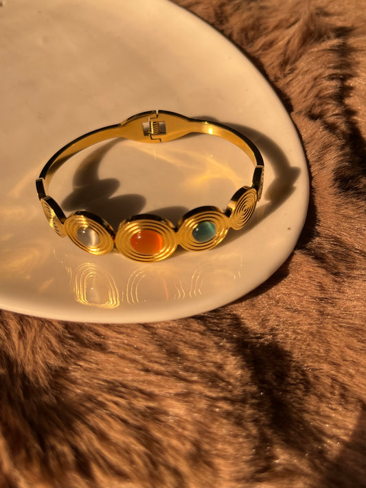 Multicoloured stones cuff