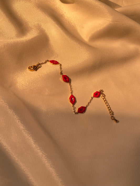 Lip bracelet