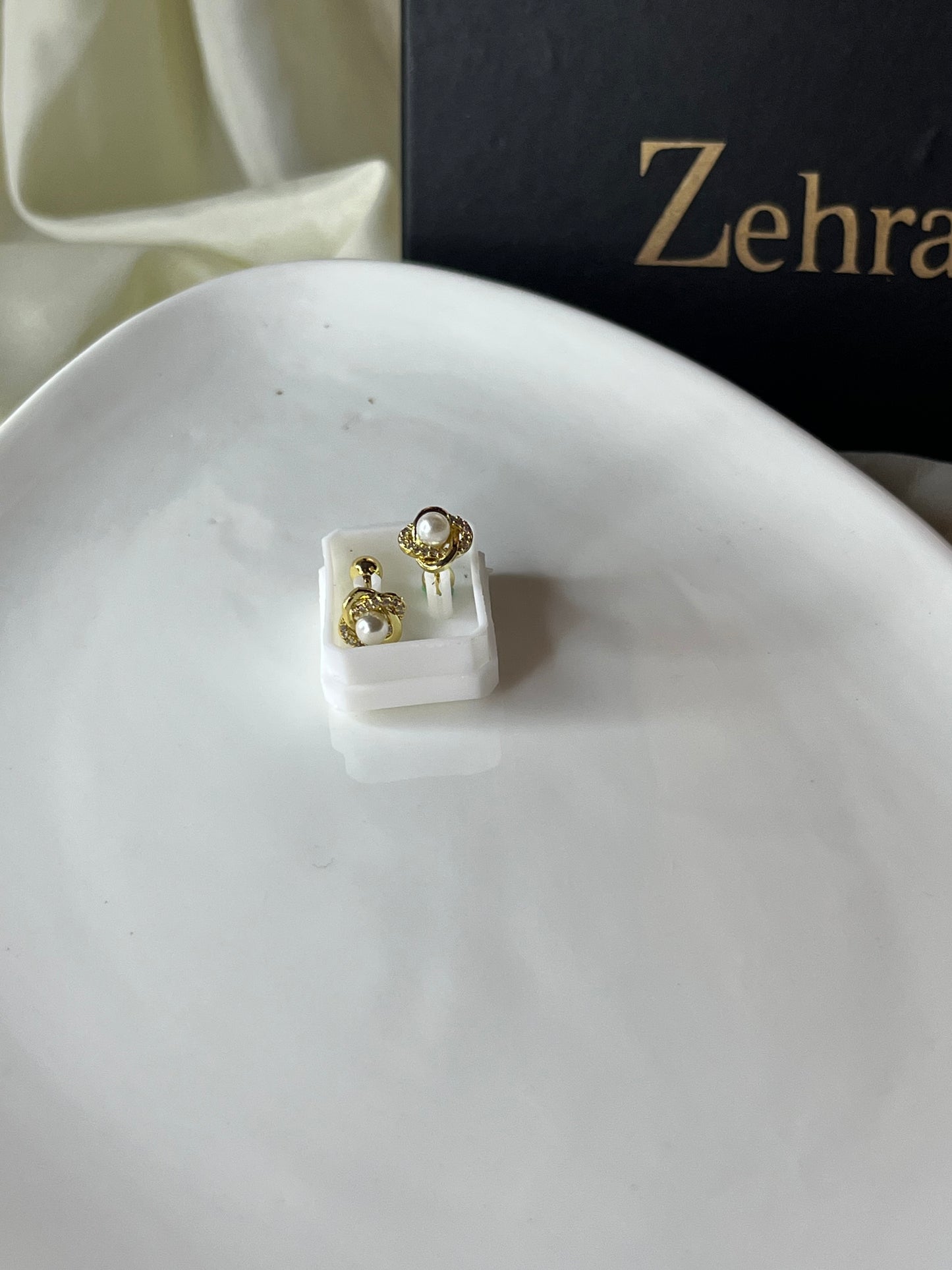 Pearl Stud Pair