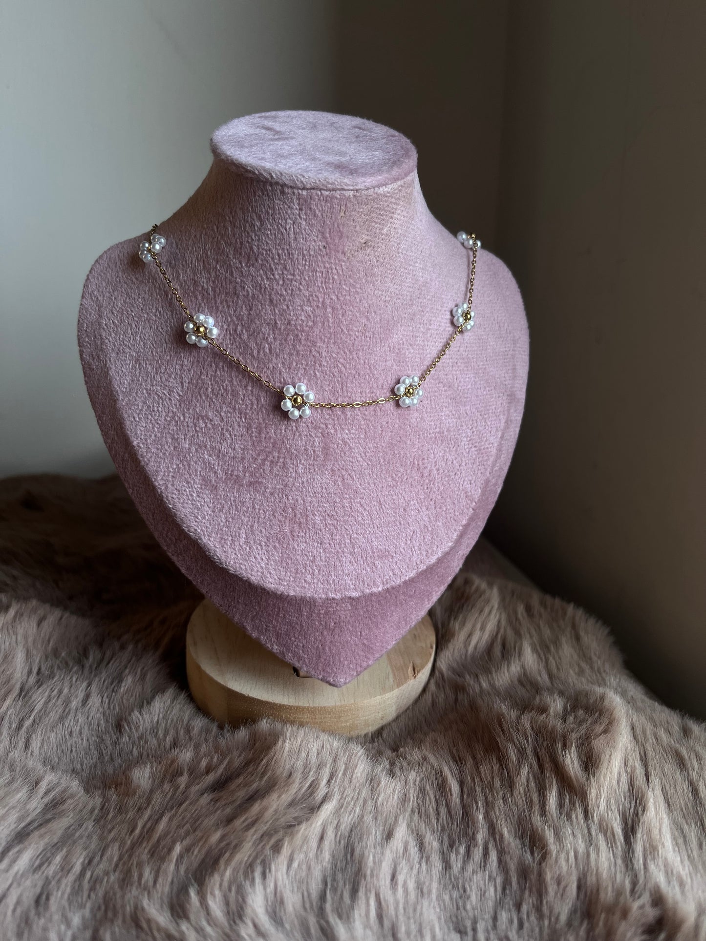 White flower chain