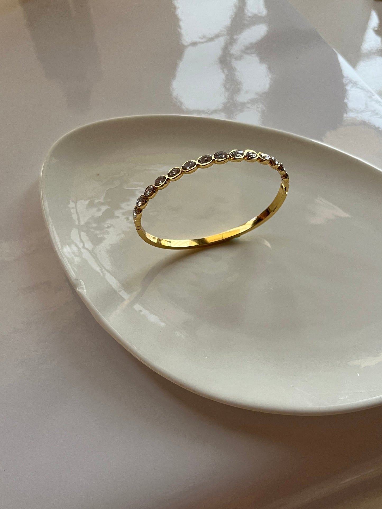 Elle Bangle