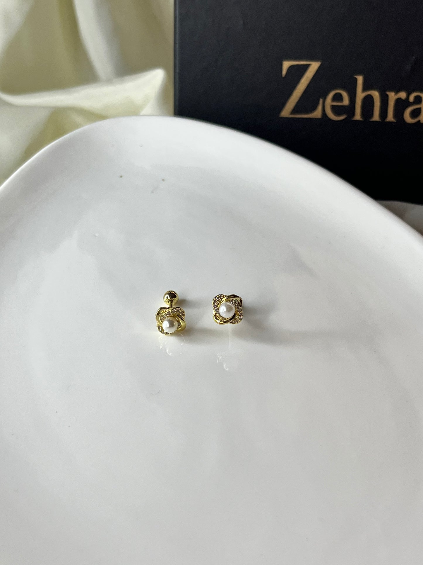 Pearl Stud Pair