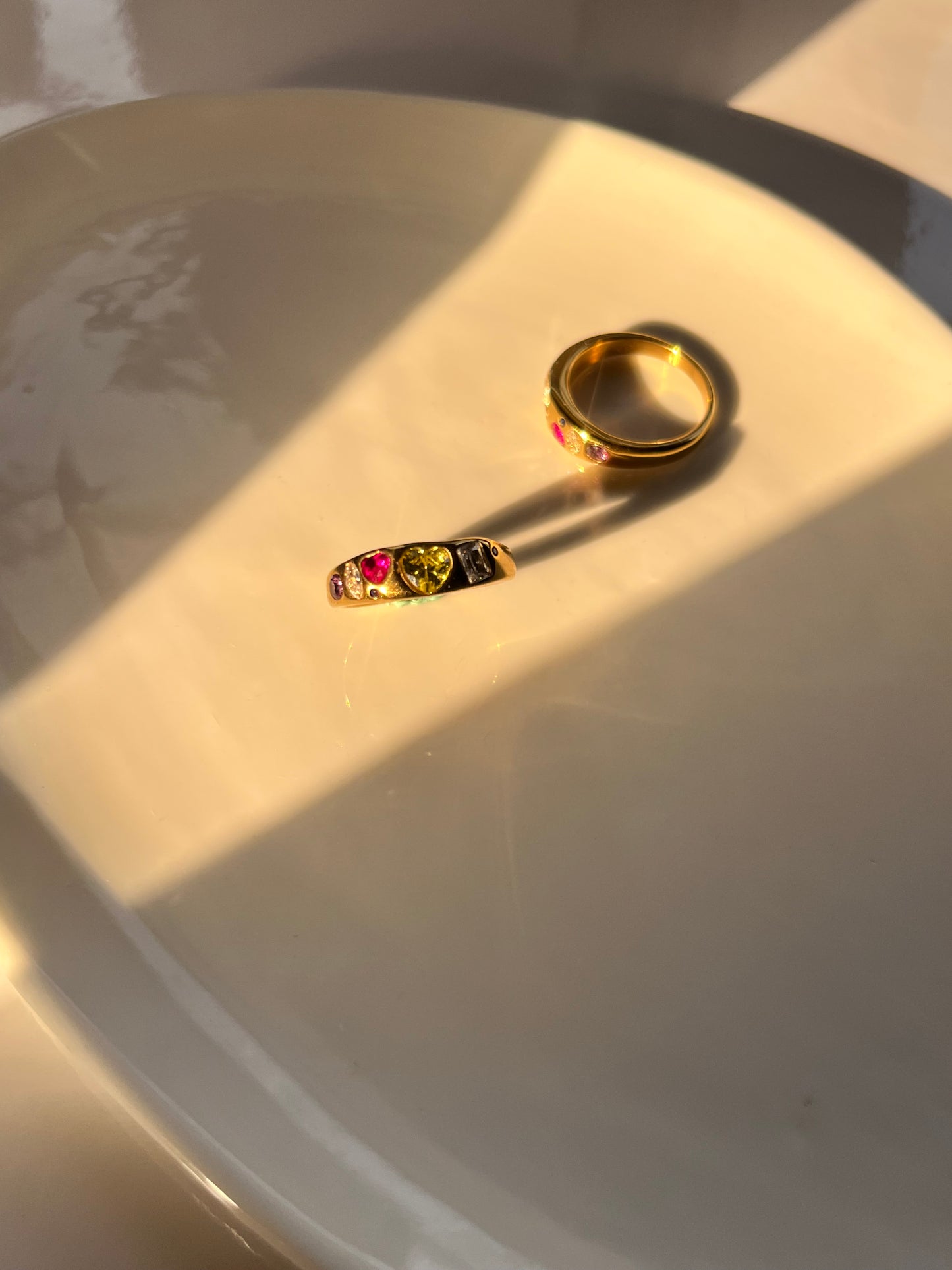 Multi colour stones ring