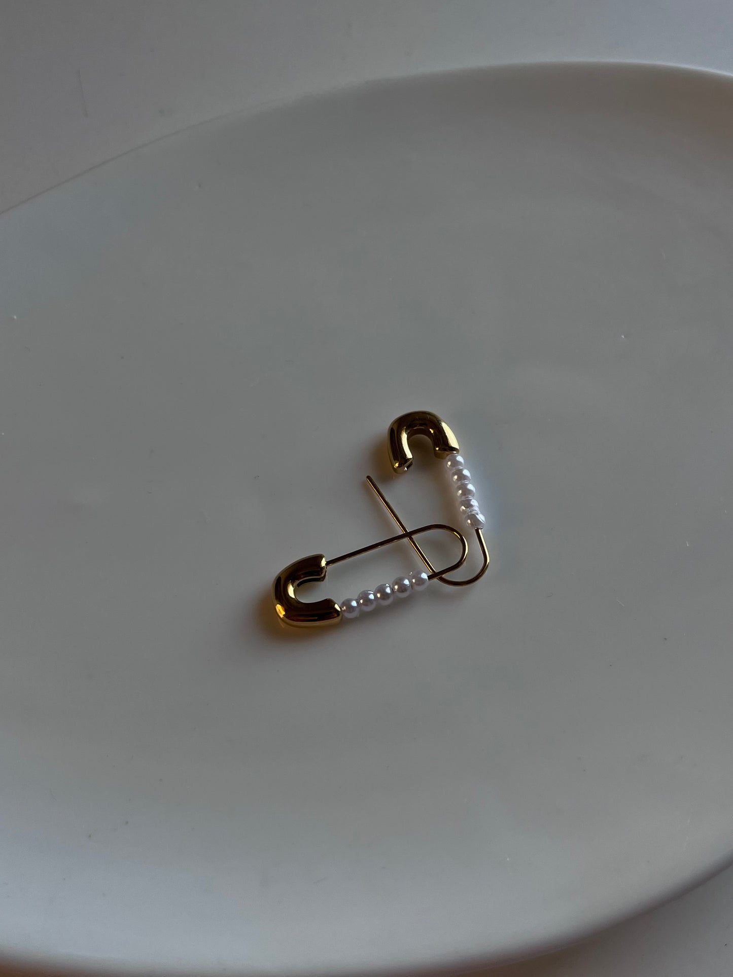 Safety pin earing