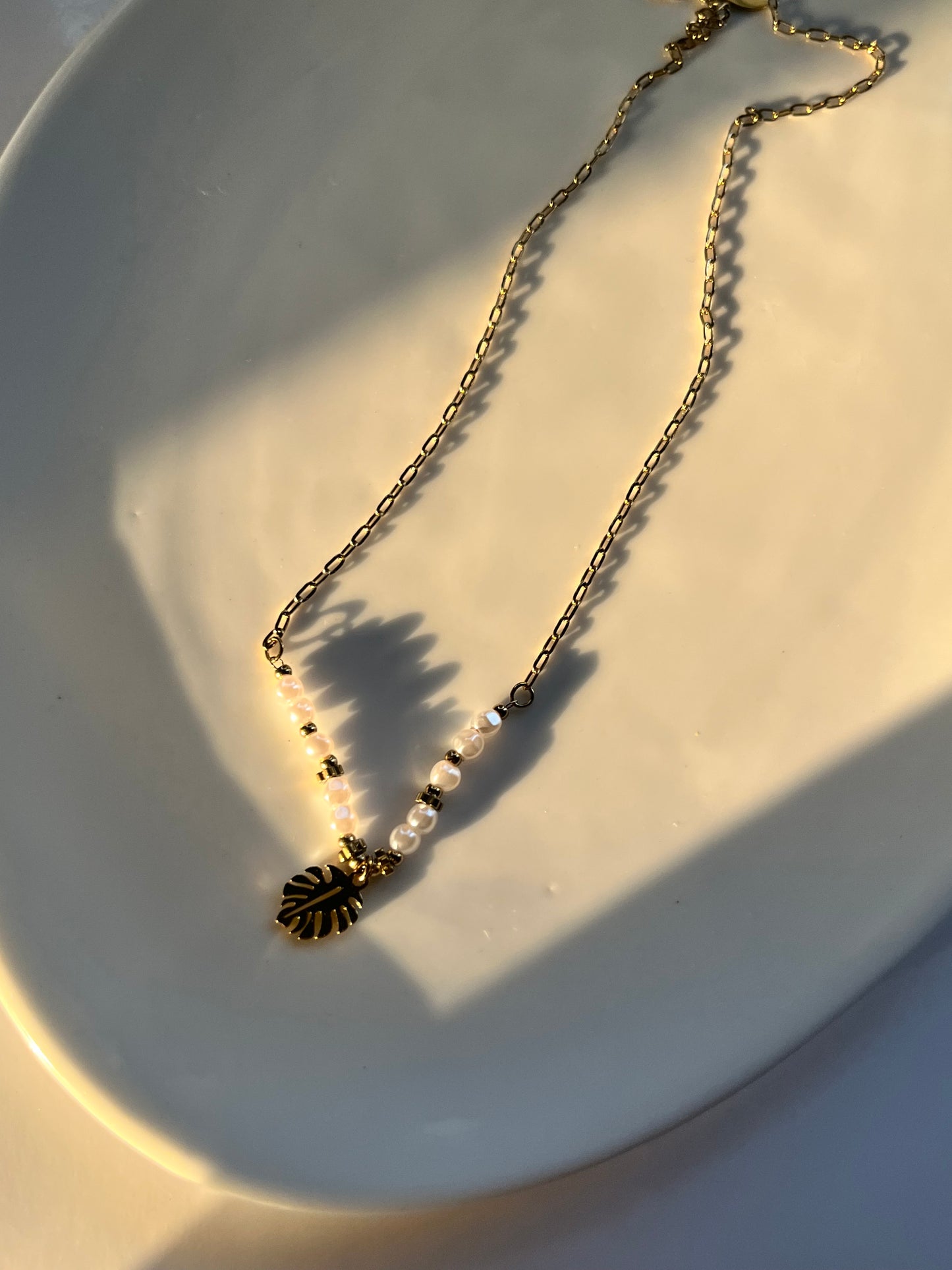 Leaf with pearl