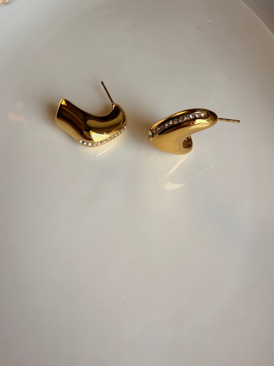 Curve Studs