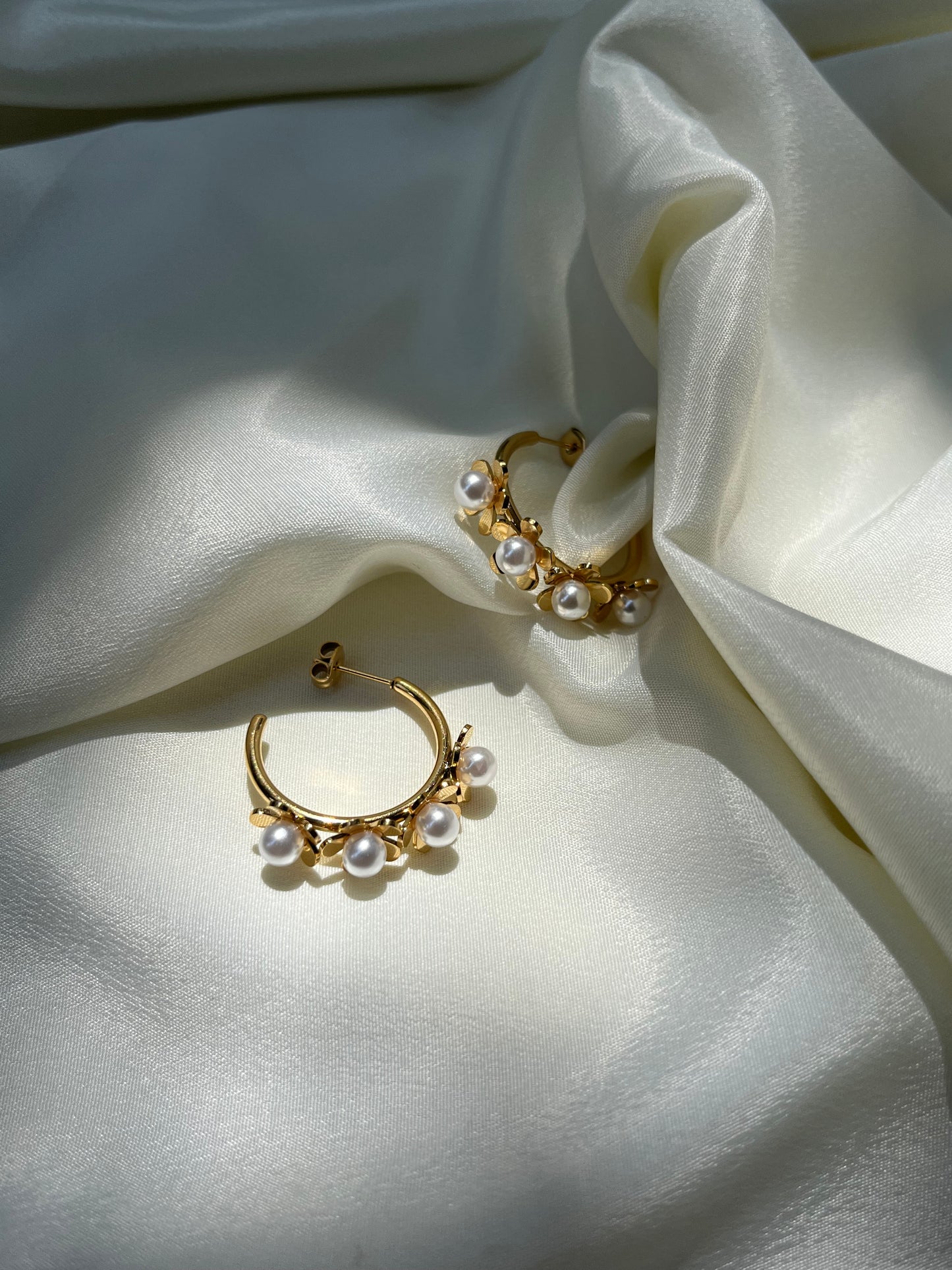 Daisy Pearl Hoops