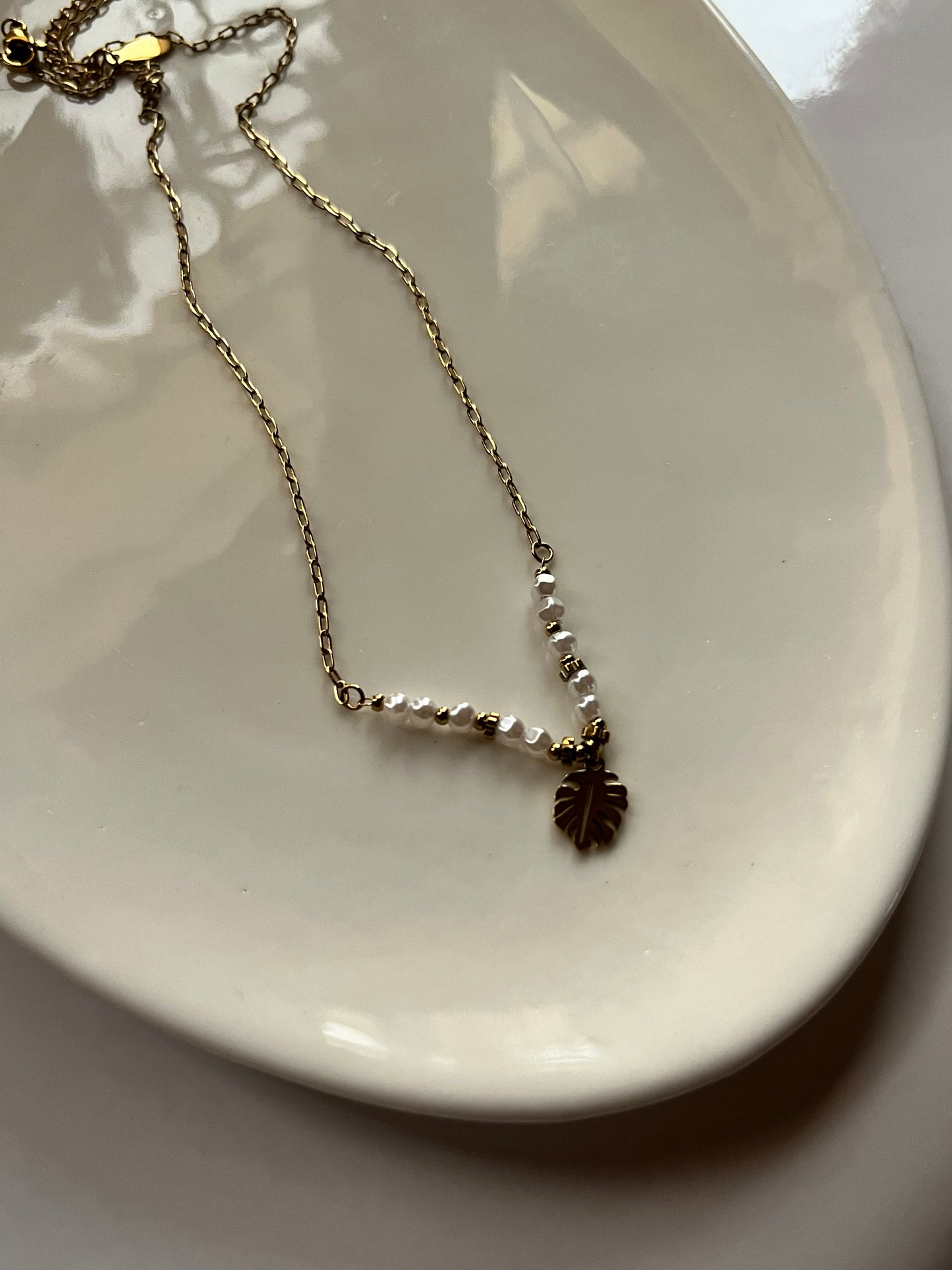 Leaf with pearl