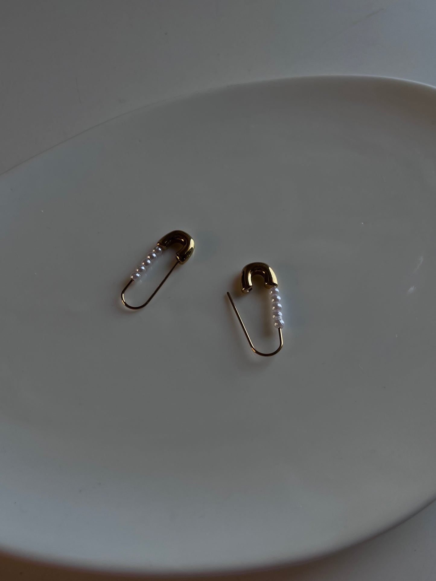 Safety pin earing