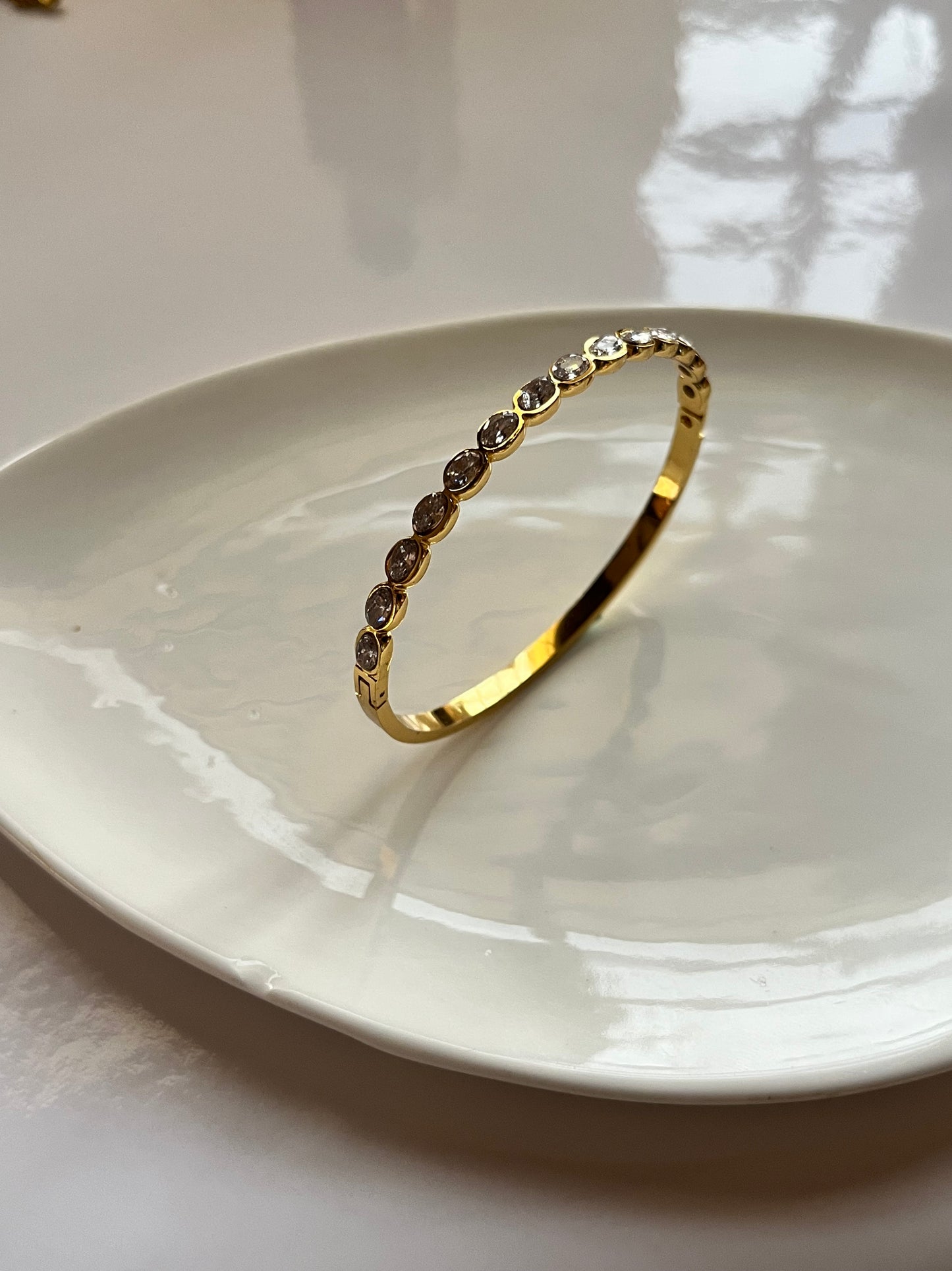 Elle Bangle