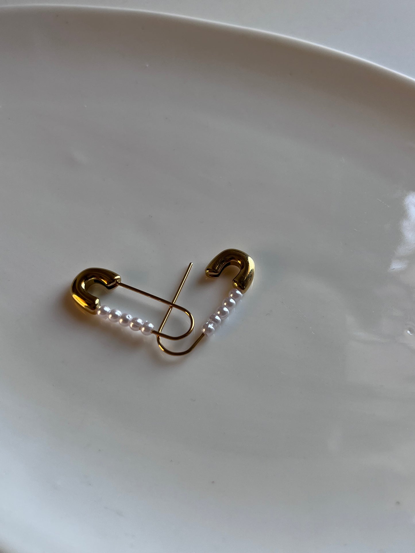 Safety pin earing