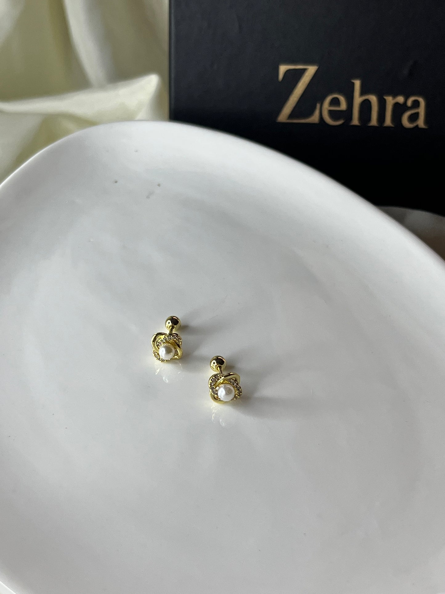 Pearl Stud Pair
