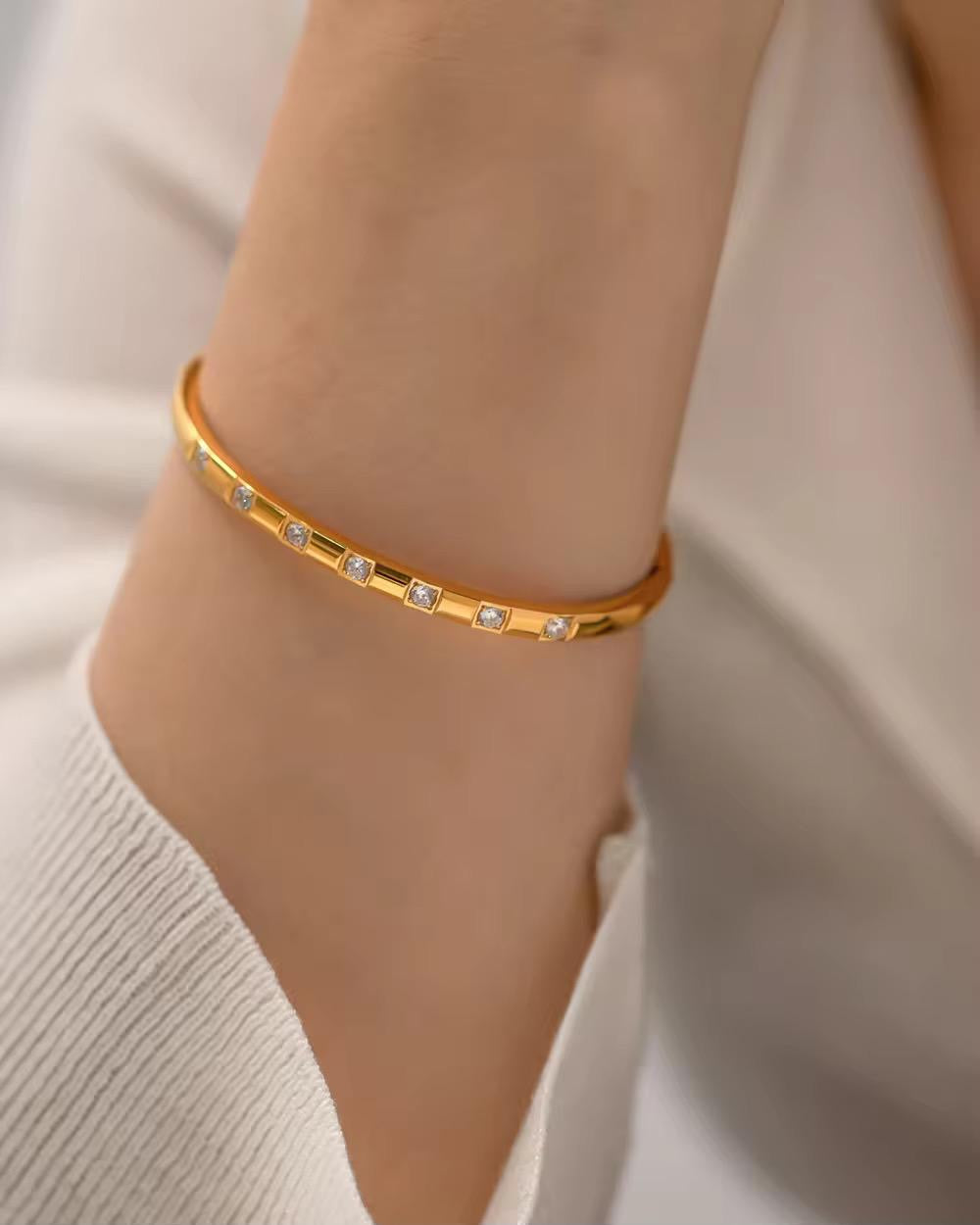 Amey Studded Bangle