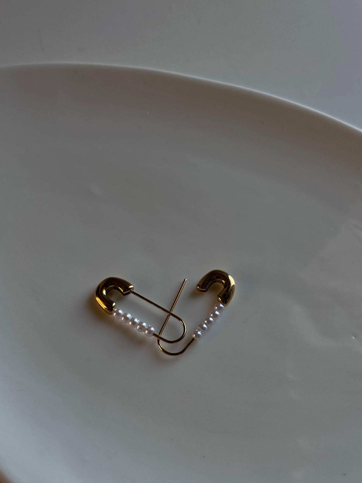 Safety pin earing