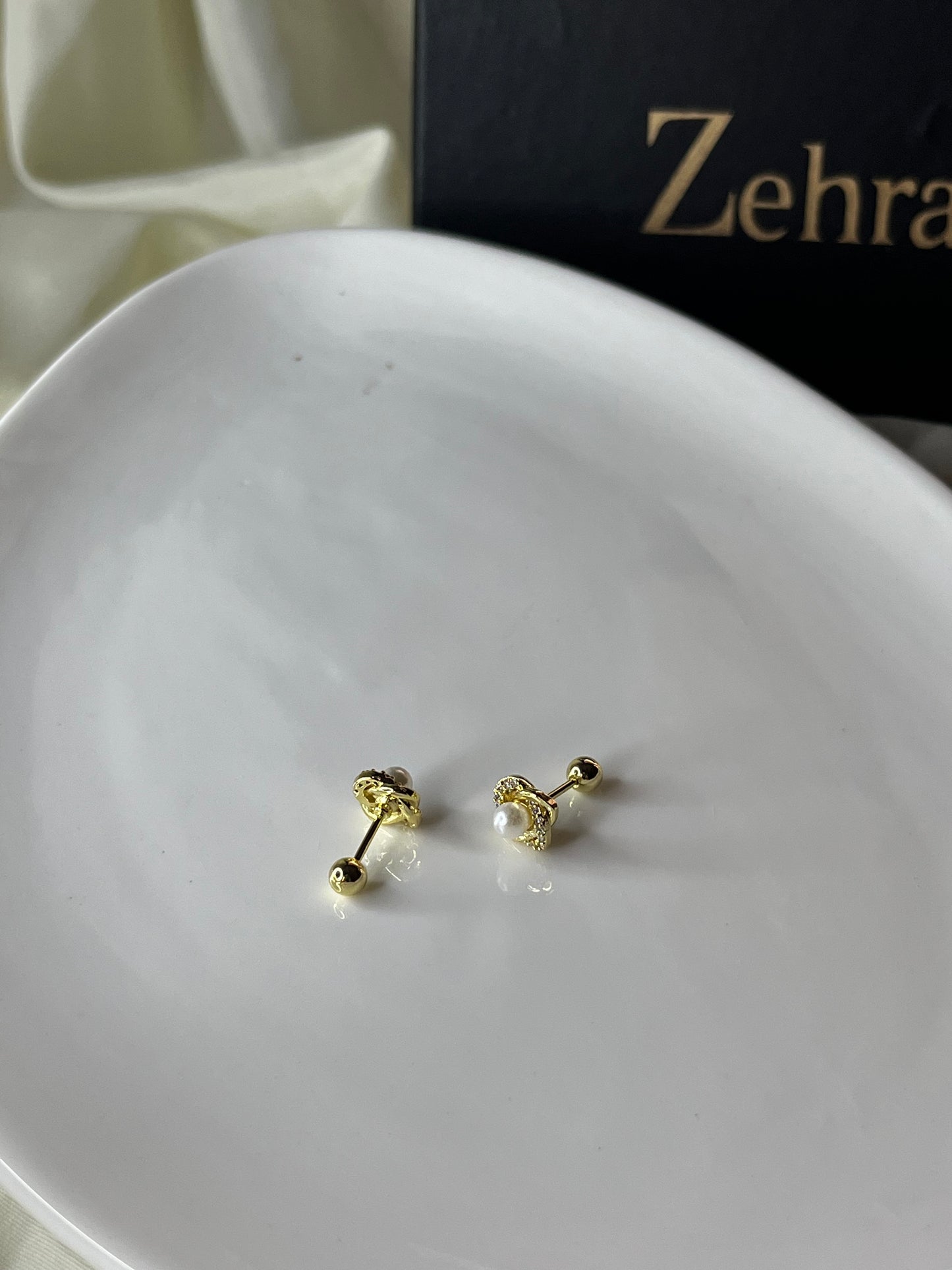 Pearl Stud Pair