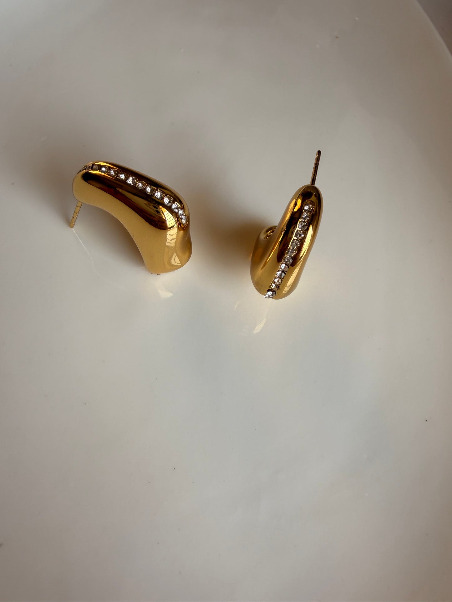 Curve Studs