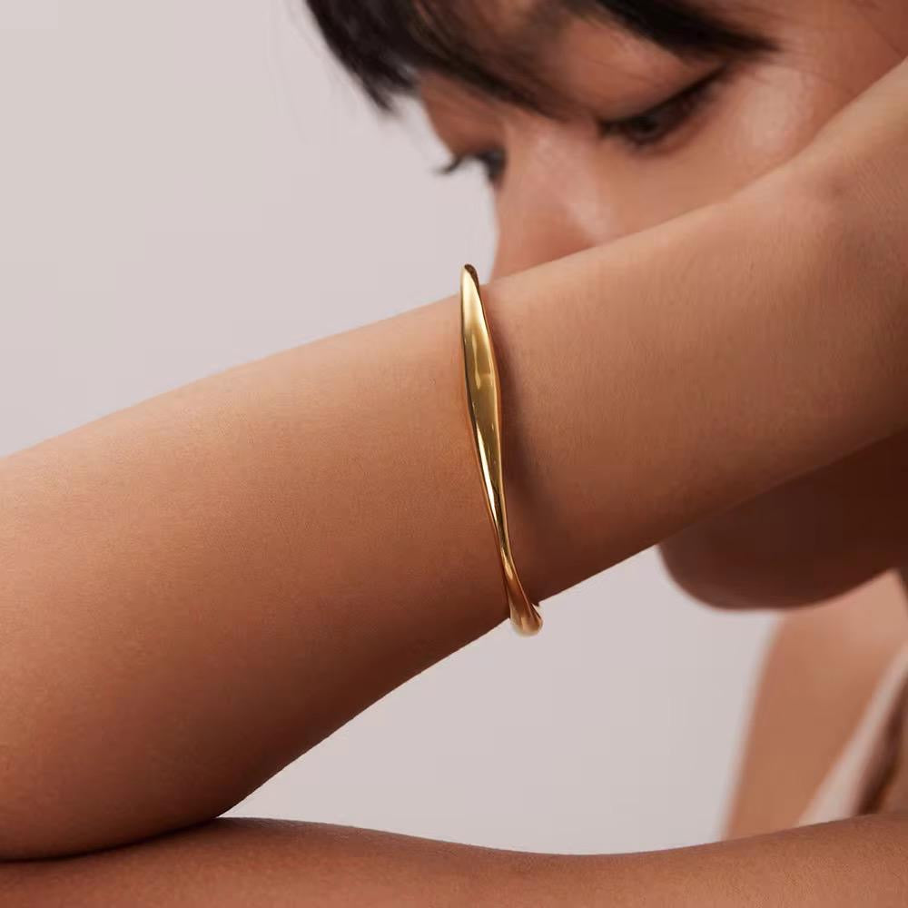 Curve Cuff