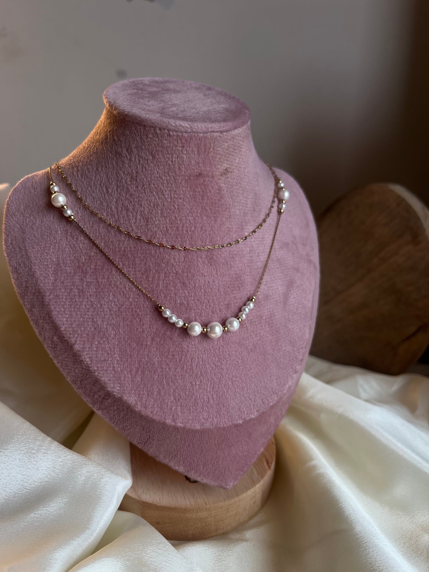 Double layered Pearl sleek chain
