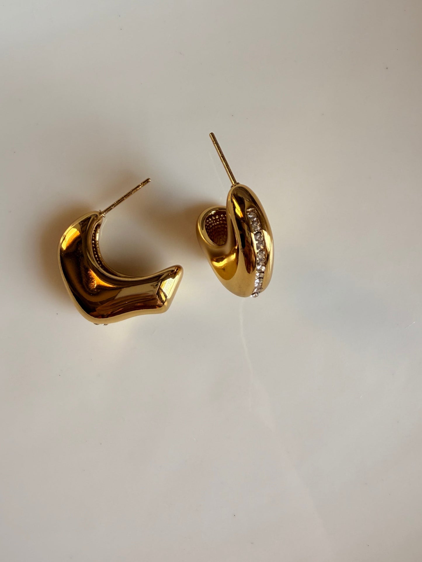 Curve Studs