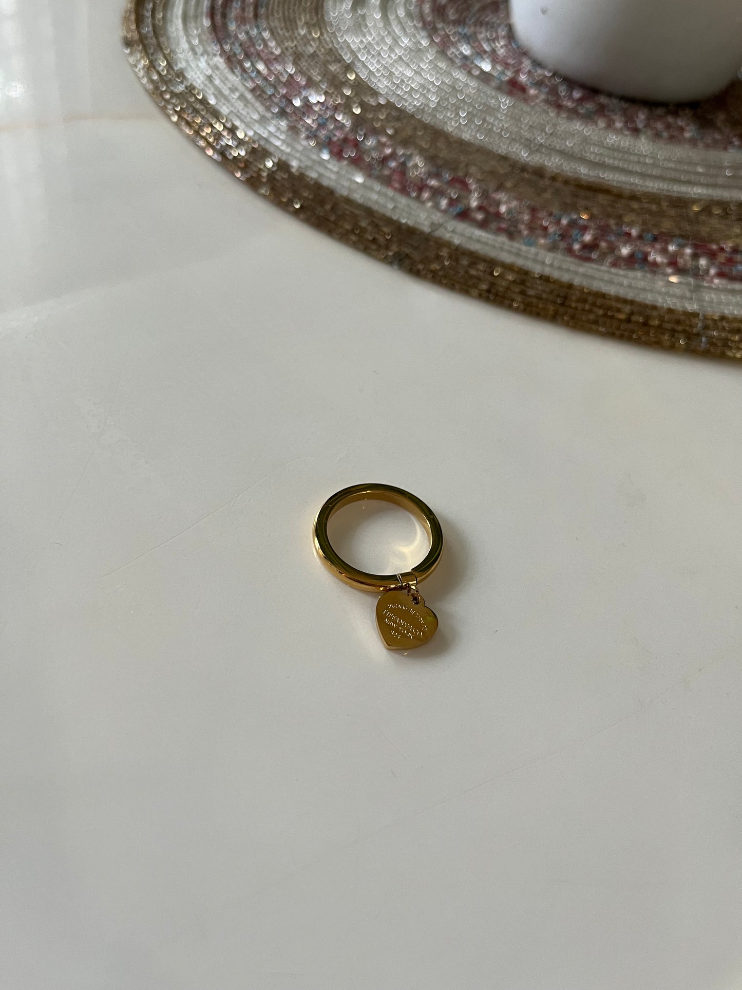 Drop heart ring